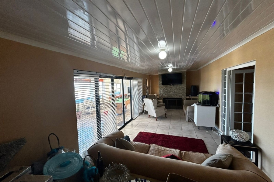 9 Bedroom Property for Sale in Bettys Bay Western Cape